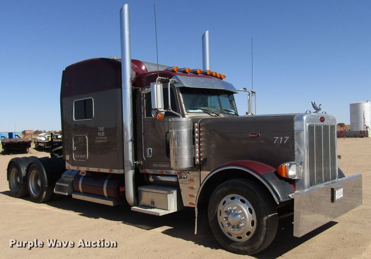 image for item DG0270 2006 Peterbilt 379 semi truck