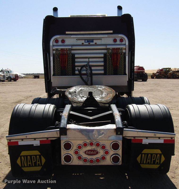 image for item DG0270 2006 Peterbilt 379 semi truck