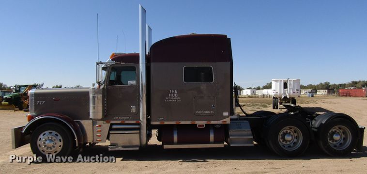 image for item DG0270 2006 Peterbilt 379 semi truck