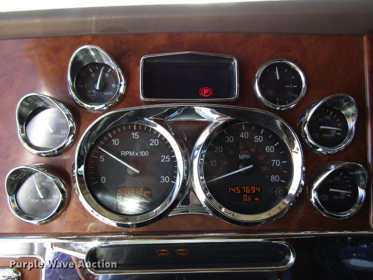 image for item DG0270 2006 Peterbilt 379 semi truck