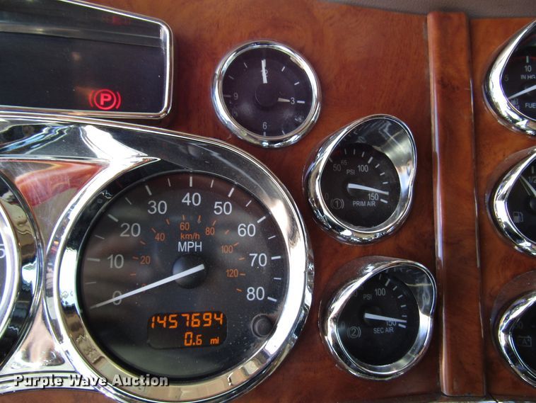 image for item DG0270 2006 Peterbilt 379 semi truck