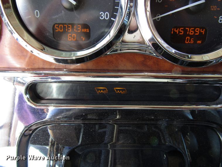 image for item DG0270 2006 Peterbilt 379 semi truck