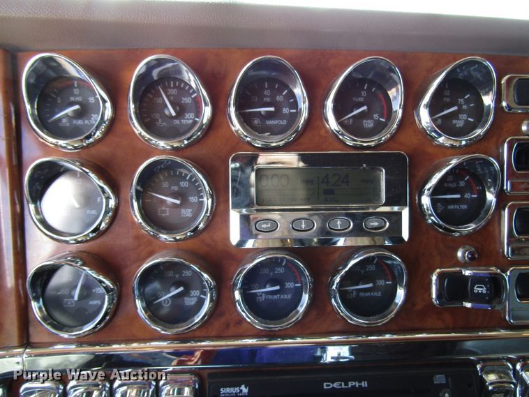 image for item DG0270 2006 Peterbilt 379 semi truck