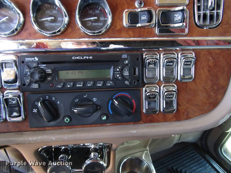 image for item DG0270 2006 Peterbilt 379 semi truck