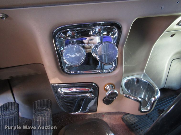 image for item DG0270 2006 Peterbilt 379 semi truck