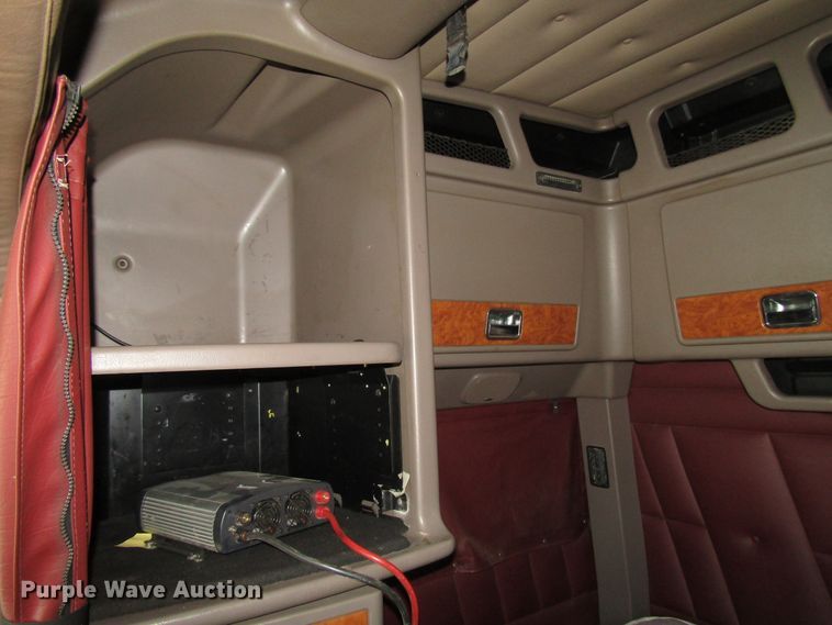 image for item DG0270 2006 Peterbilt 379 semi truck