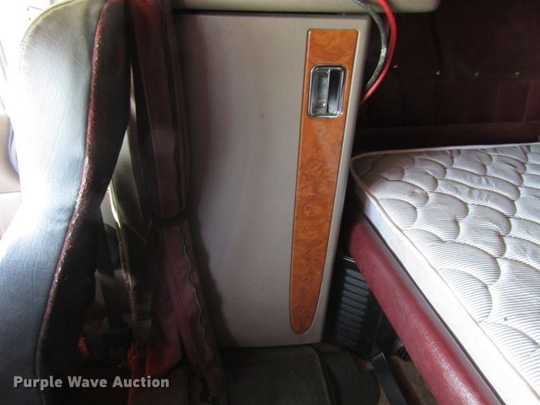 image for item DG0270 2006 Peterbilt 379 semi truck