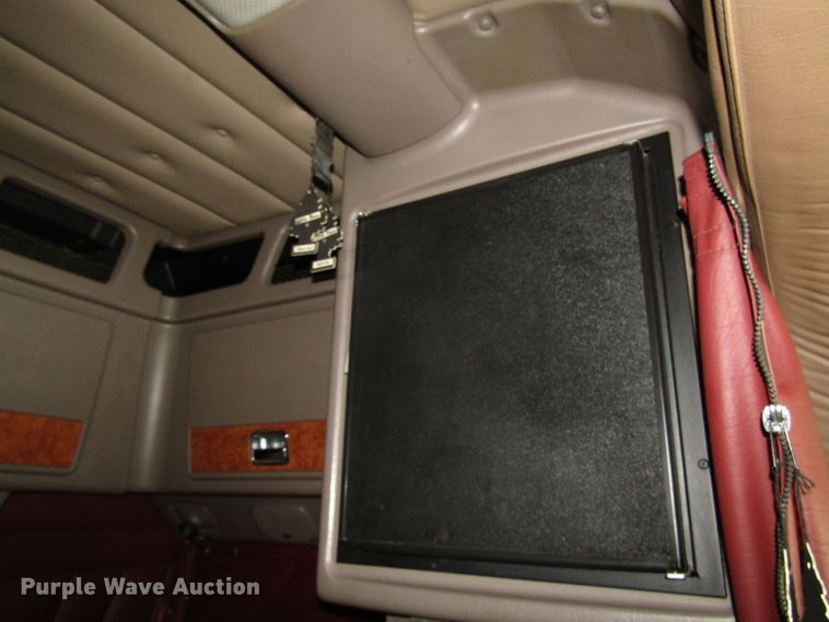 image for item DG0270 2006 Peterbilt 379 semi truck