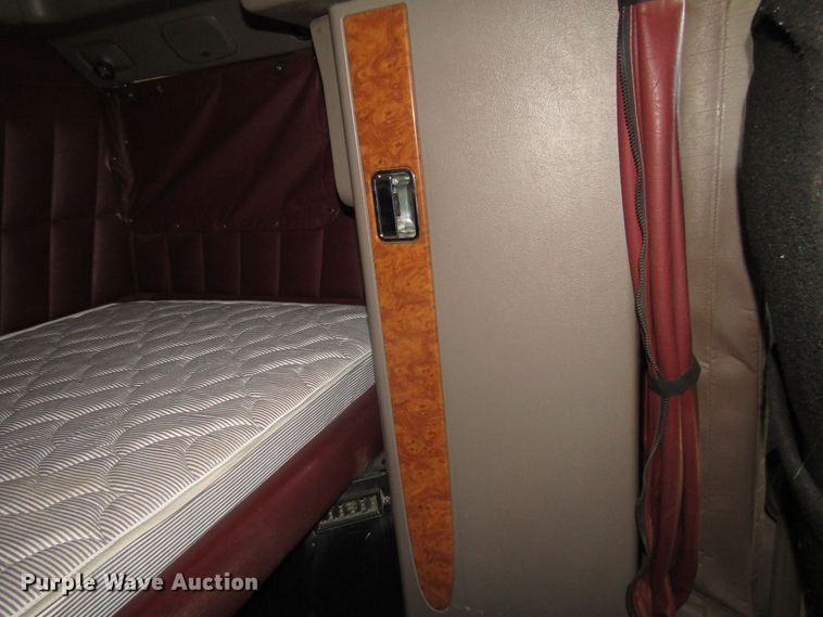 image for item DG0270 2006 Peterbilt 379 semi truck