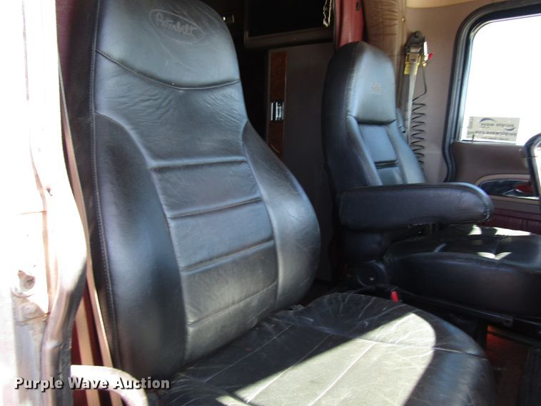 image for item DG0270 2006 Peterbilt 379 semi truck