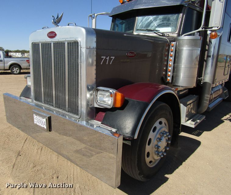 image for item DG0270 2006 Peterbilt 379 semi truck