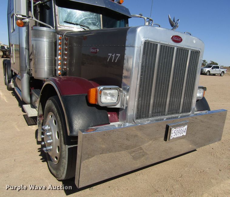 image for item DG0270 2006 Peterbilt 379 semi truck