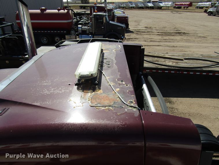 image for item DG0270 2006 Peterbilt 379 semi truck