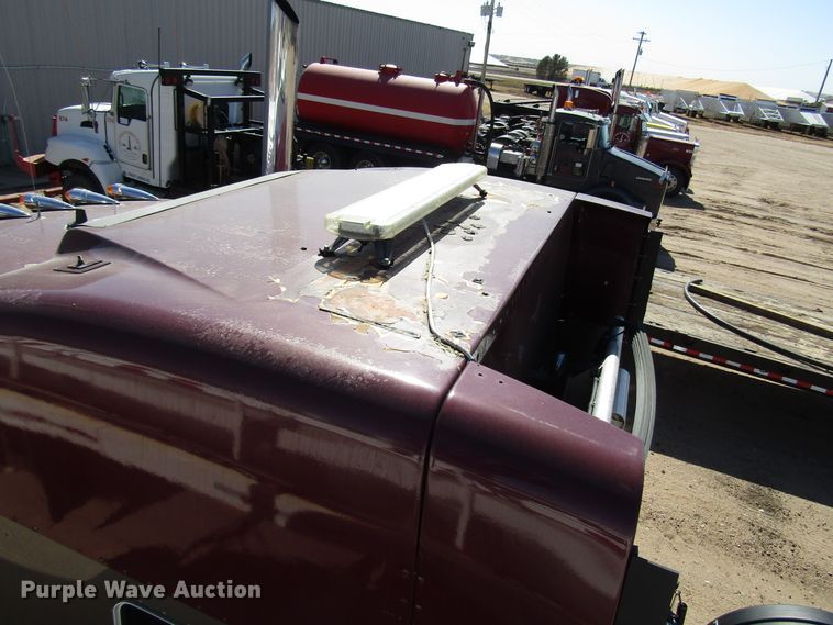 image for item DG0270 2006 Peterbilt 379 semi truck