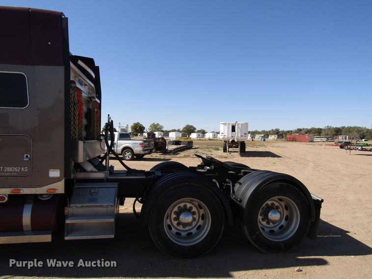 image for item DG0270 2006 Peterbilt 379 semi truck