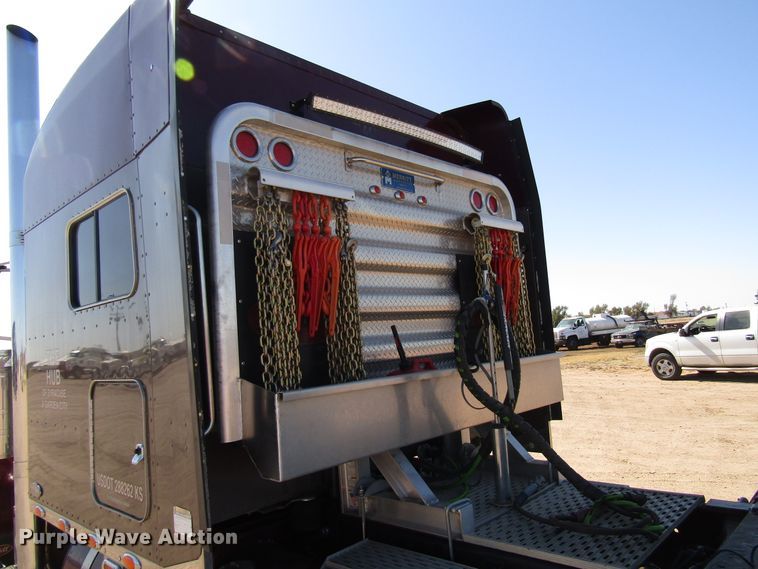 image for item DG0270 2006 Peterbilt 379 semi truck