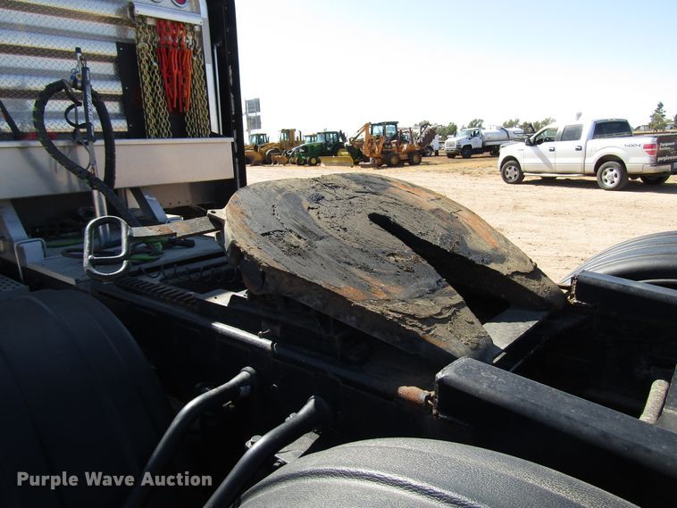 image for item DG0270 2006 Peterbilt 379 semi truck