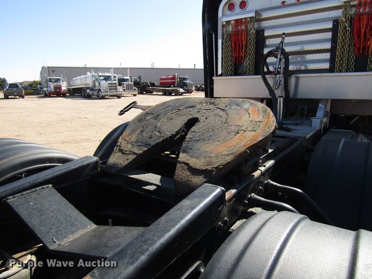 image for item DG0270 2006 Peterbilt 379 semi truck