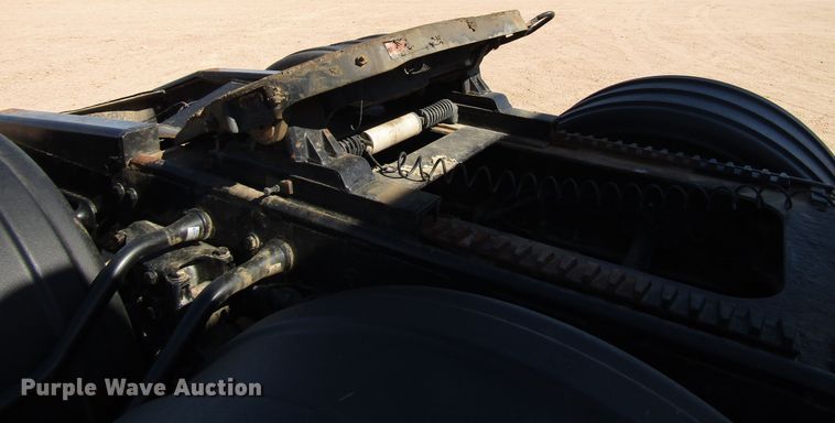 image for item DG0270 2006 Peterbilt 379 semi truck