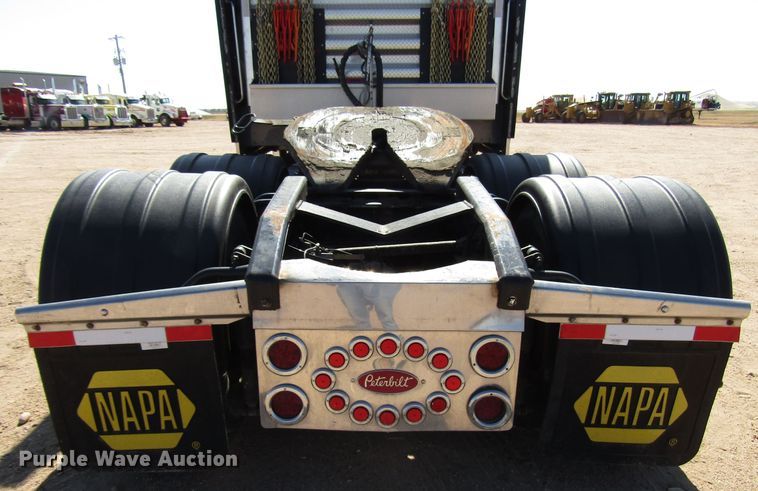 image for item DG0270 2006 Peterbilt 379 semi truck