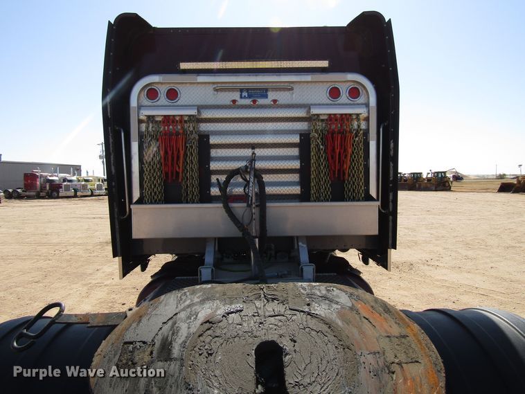 image for item DG0270 2006 Peterbilt 379 semi truck