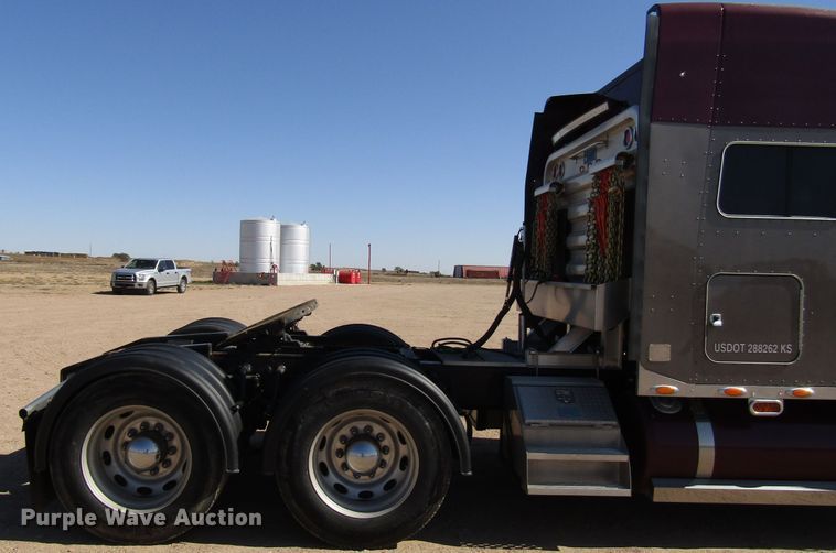 image for item DG0270 2006 Peterbilt 379 semi truck