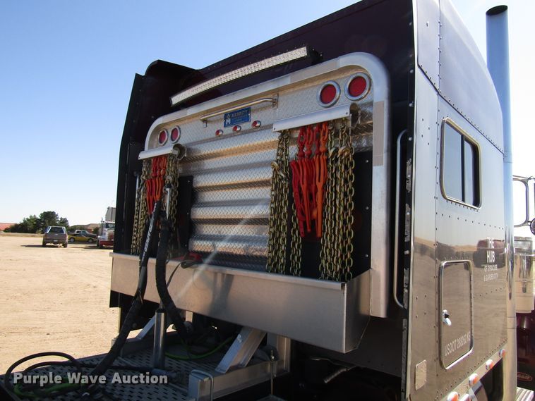image for item DG0270 2006 Peterbilt 379 semi truck