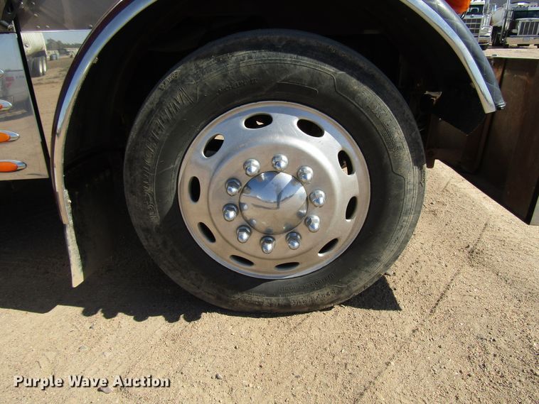 image for item DG0270 2006 Peterbilt 379 semi truck