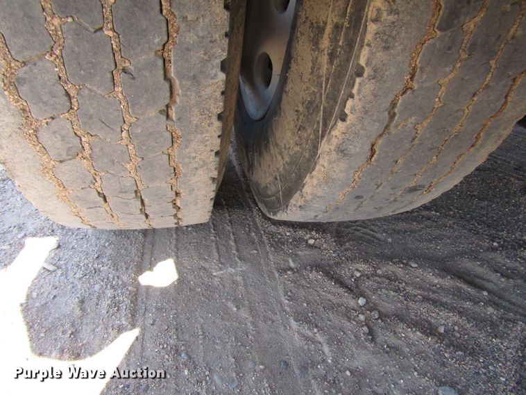 image for item DG0270 2006 Peterbilt 379 semi truck