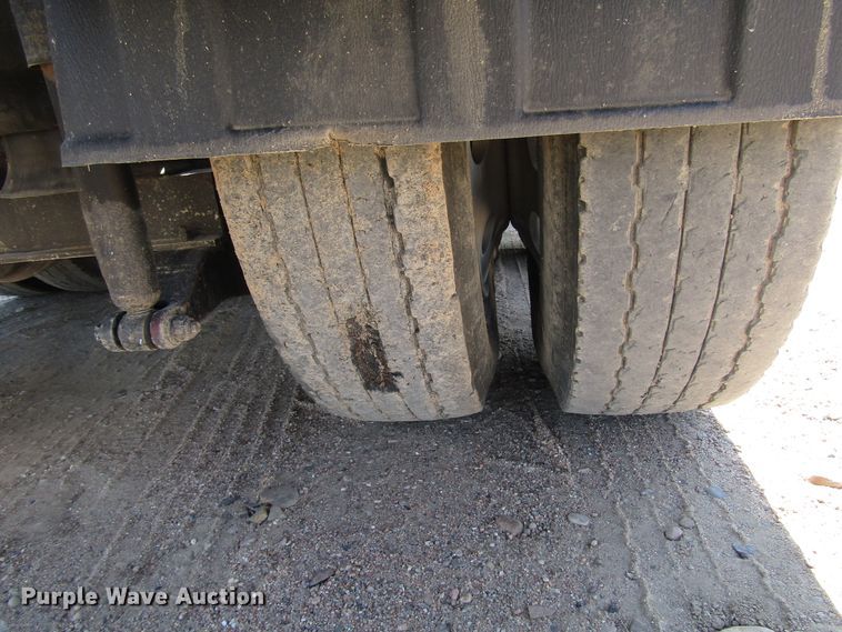 image for item DG0270 2006 Peterbilt 379 semi truck