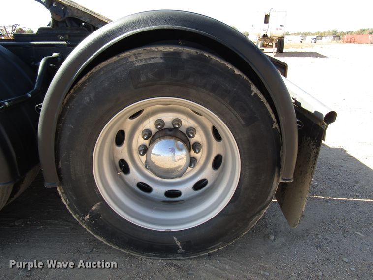 image for item DG0270 2006 Peterbilt 379 semi truck