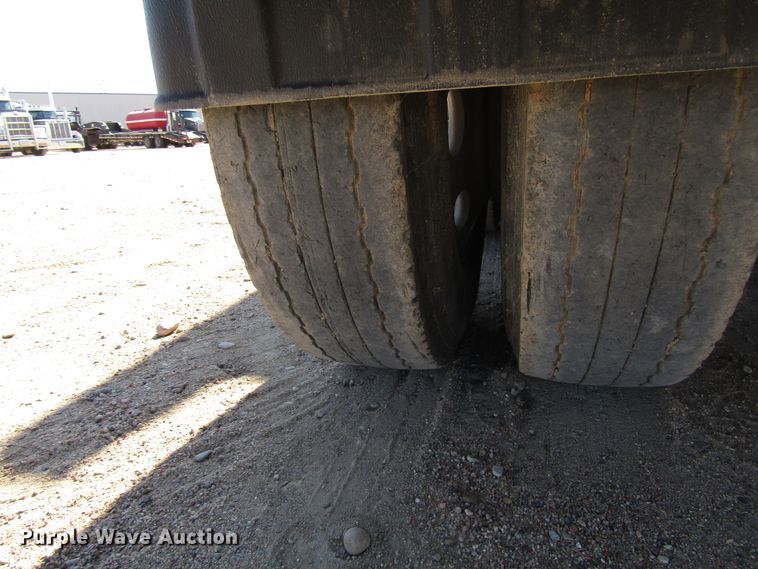 image for item DG0270 2006 Peterbilt 379 semi truck