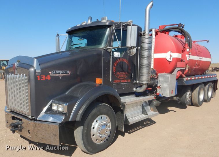 image for item DG0271 2007 Kenworth T800 vacuum / pump truck