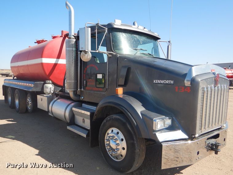 image for item DG0271 2007 Kenworth T800 vacuum / pump truck