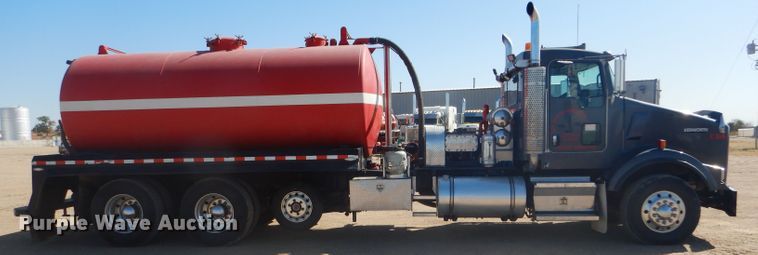 image for item DG0271 2007 Kenworth T800 vacuum / pump truck