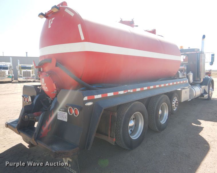 image for item DG0271 2007 Kenworth T800 vacuum / pump truck