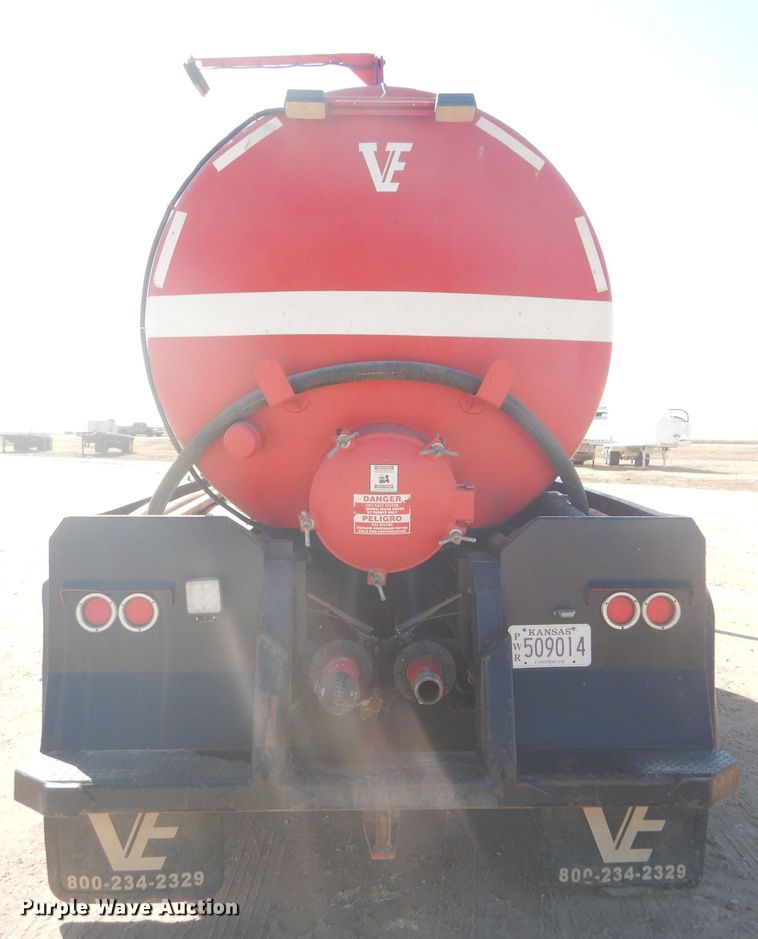 image for item DG0271 2007 Kenworth T800 vacuum / pump truck