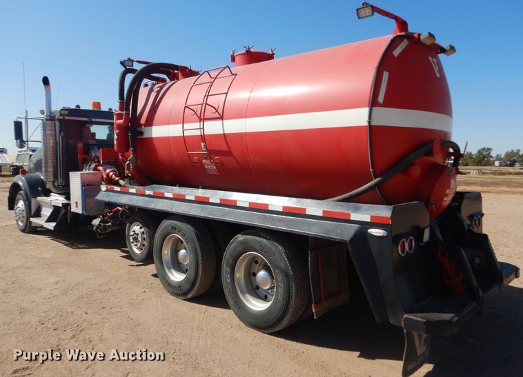 image for item DG0271 2007 Kenworth T800 vacuum / pump truck