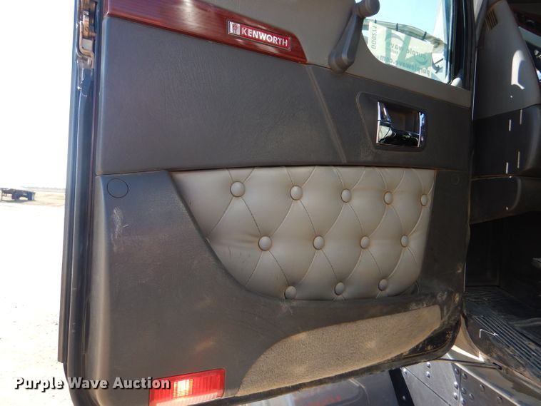 image for item DG0271 2007 Kenworth T800 vacuum / pump truck