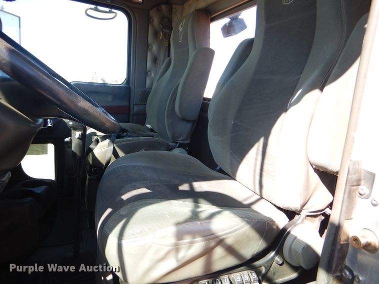 image for item DG0271 2007 Kenworth T800 vacuum / pump truck