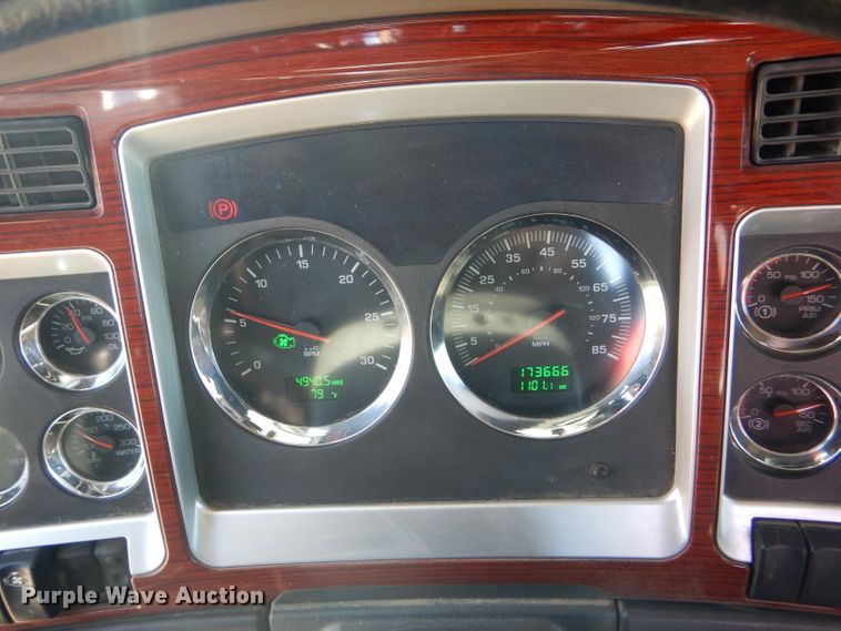 image for item DG0271 2007 Kenworth T800 vacuum / pump truck