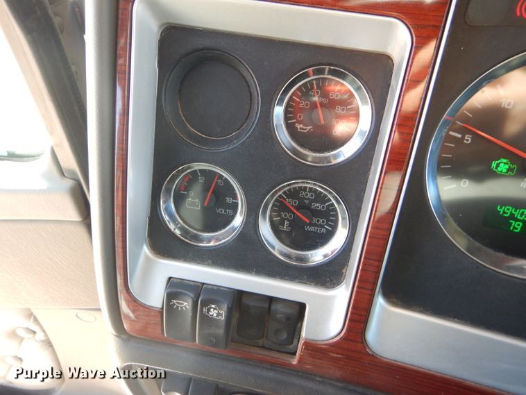 image for item DG0271 2007 Kenworth T800 vacuum / pump truck