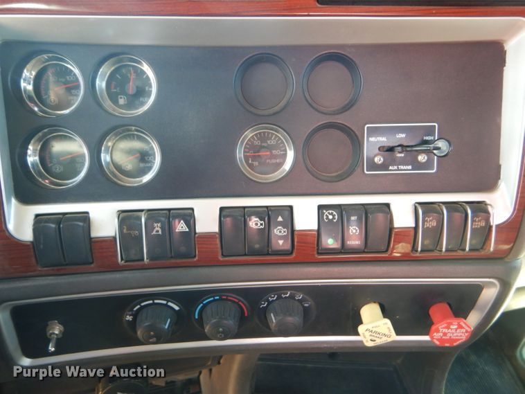 image for item DG0271 2007 Kenworth T800 vacuum / pump truck