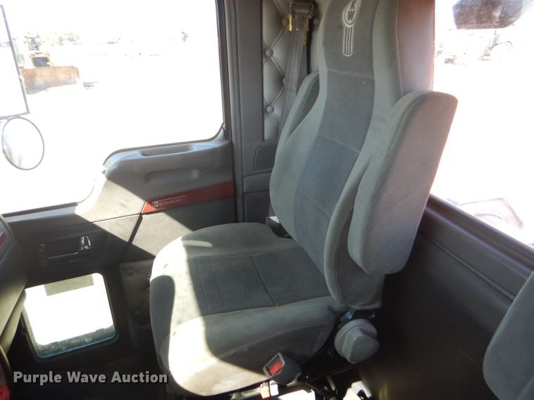 image for item DG0271 2007 Kenworth T800 vacuum / pump truck