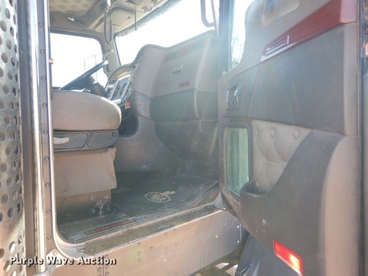 image for item DG0271 2007 Kenworth T800 vacuum / pump truck