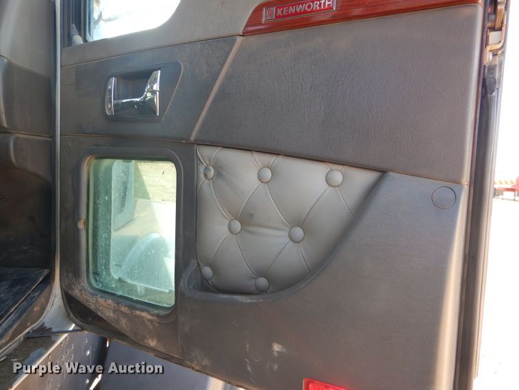 image for item DG0271 2007 Kenworth T800 vacuum / pump truck