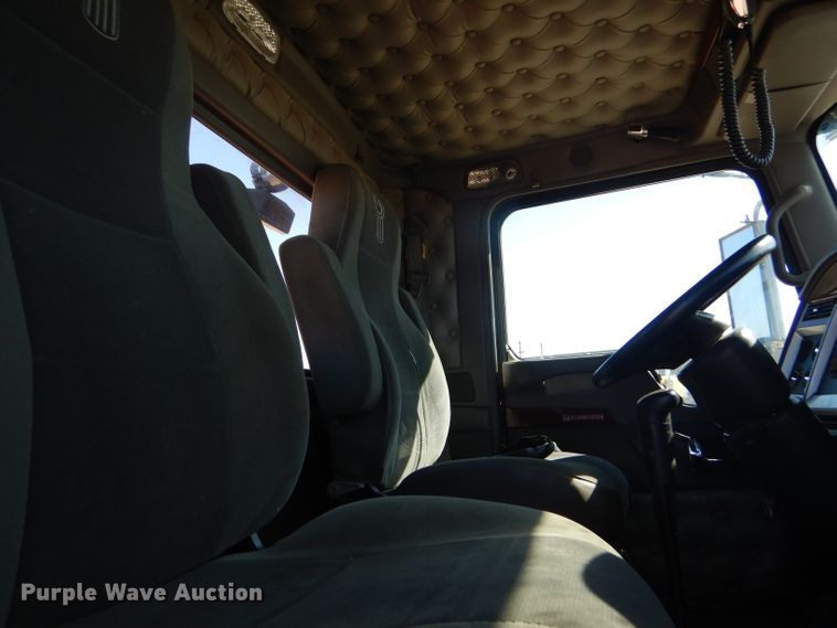 image for item DG0271 2007 Kenworth T800 vacuum / pump truck