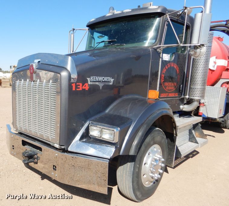 image for item DG0271 2007 Kenworth T800 vacuum / pump truck