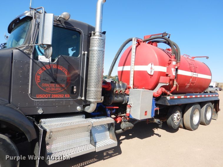 image for item DG0271 2007 Kenworth T800 vacuum / pump truck