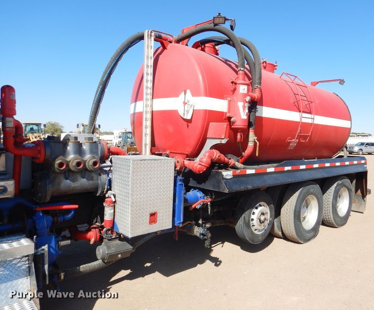 image for item DG0271 2007 Kenworth T800 vacuum / pump truck